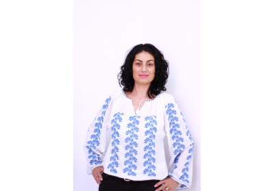 Ie damă cu mânecă lungă cu model albastru brodat Ie damă cu mânecă lungă cu model albastru brodat